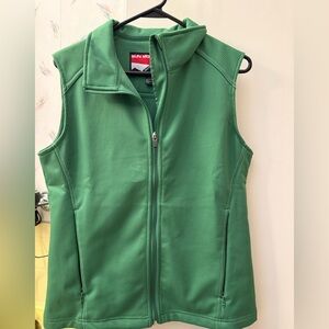 Sun Mountain Weather Shield Women’s Vest Size Medium Juniper NWT